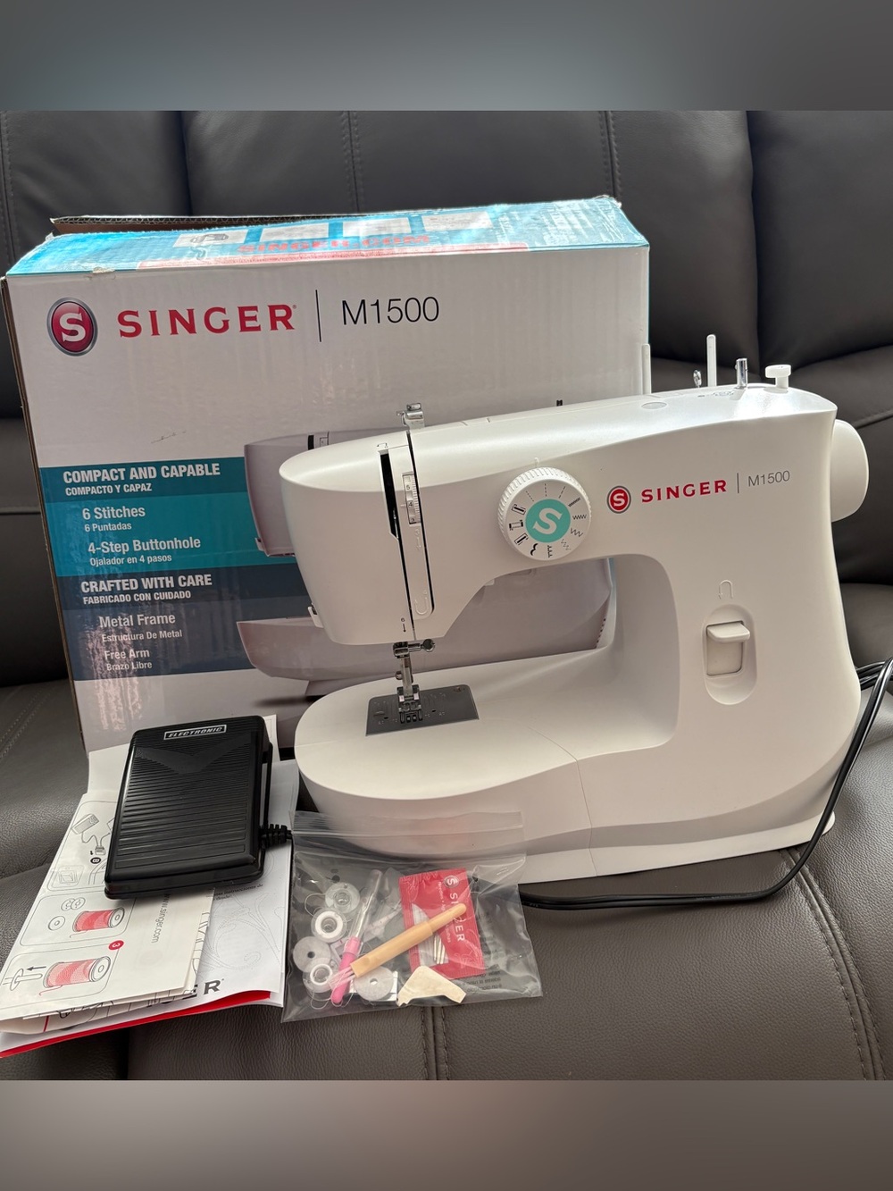 Singer M1500 Compact Sewing Machine in White